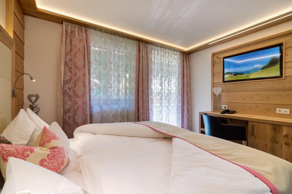 Hotel Fischerwirt Natur Waldspa Faistenau Δωμάτιο φωτογραφία